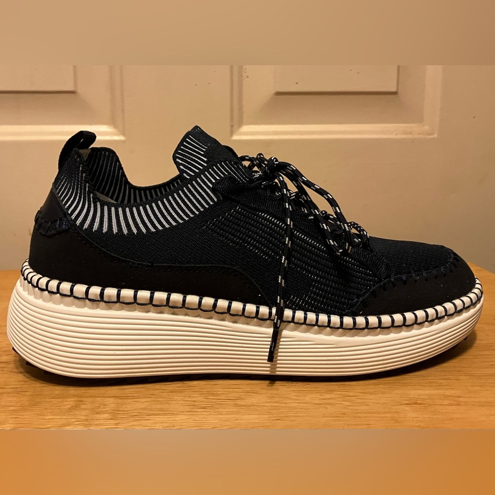 Size 10 Steve Madden Indiana ladies Shoes